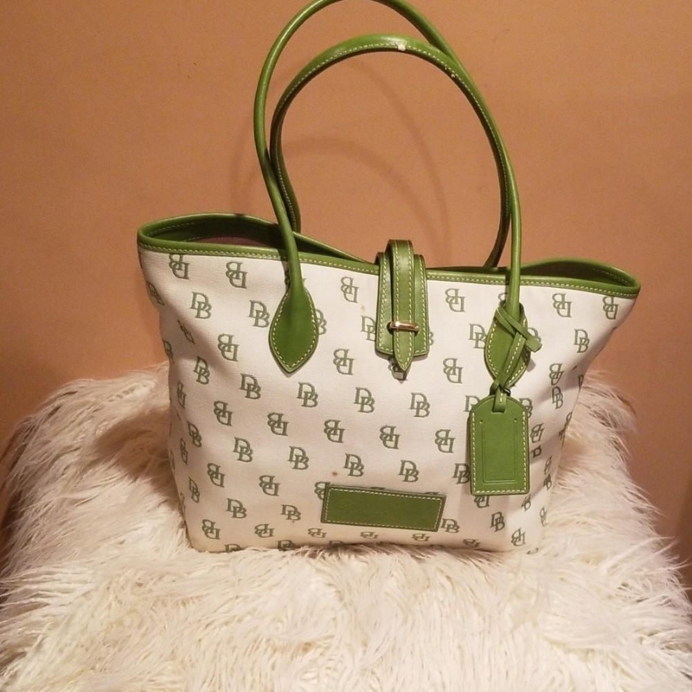 Dooney and Bourke Tote bag